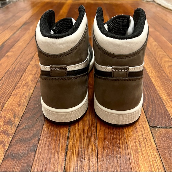 Jordan 1 Retro Dark Mocha (Big Kids) - Picture 5 of 5